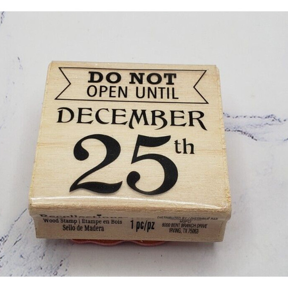 Do Not Open Until December 25th Recollections Block Script Mounted Rubber Stamp - Picture 1 of 7